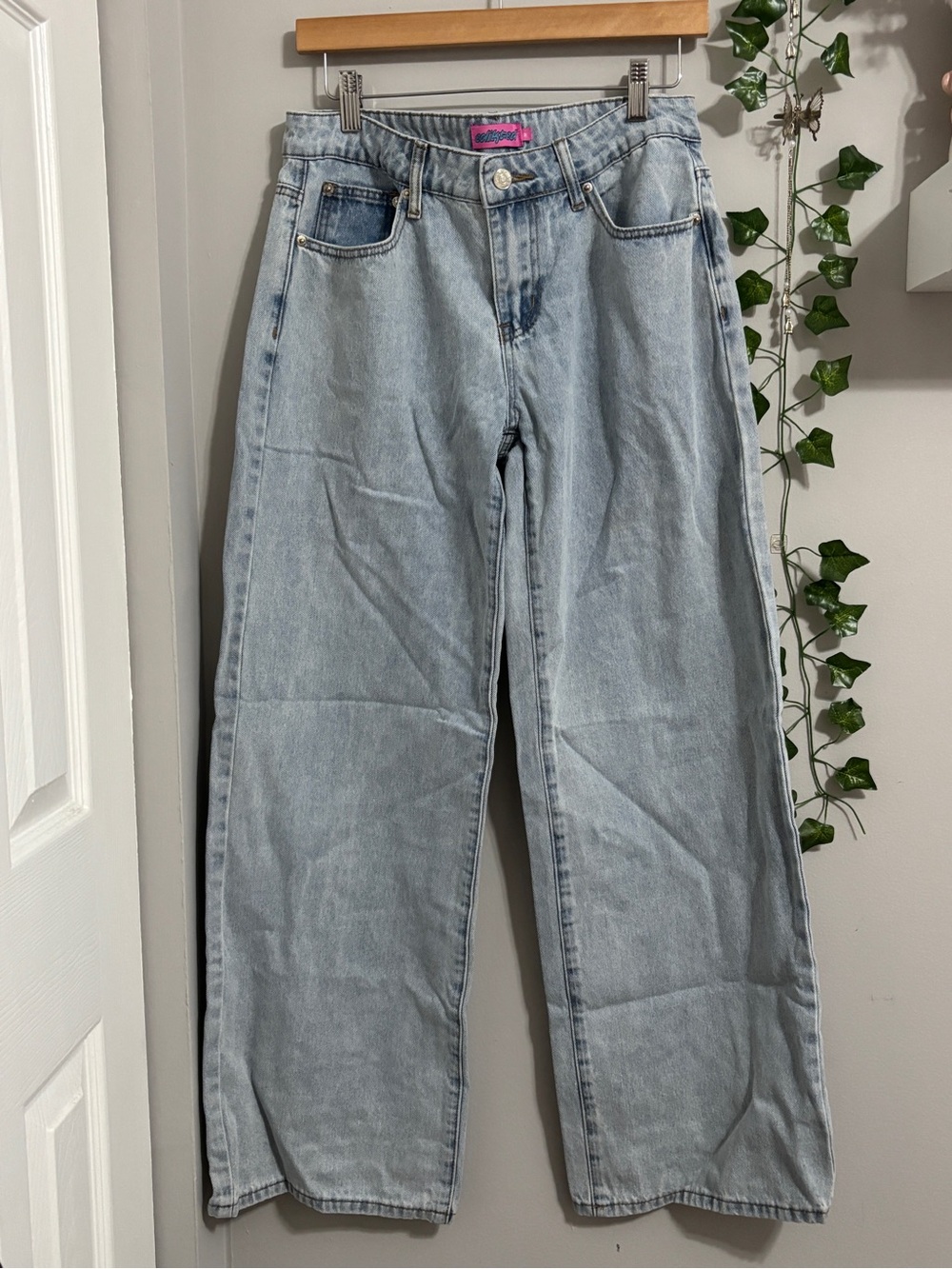 Light Blue Low Rise Wide Leg Jeans With Bow Embroidery